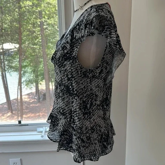 Parker Ruffle Sleeveless Black & White Blouse, Size Small, NWT - Picture 5 of 9